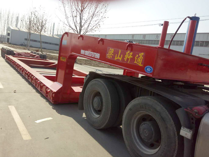 大型罐體塔筒運(yùn)輸車e6075a983b014641a501922edfbc3d6