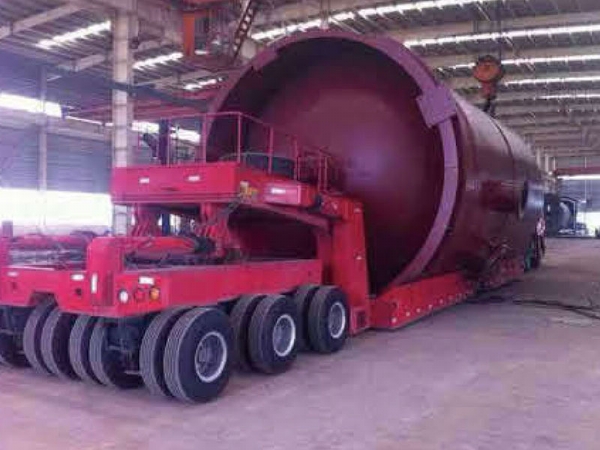 大型罐體運(yùn)輸專用車