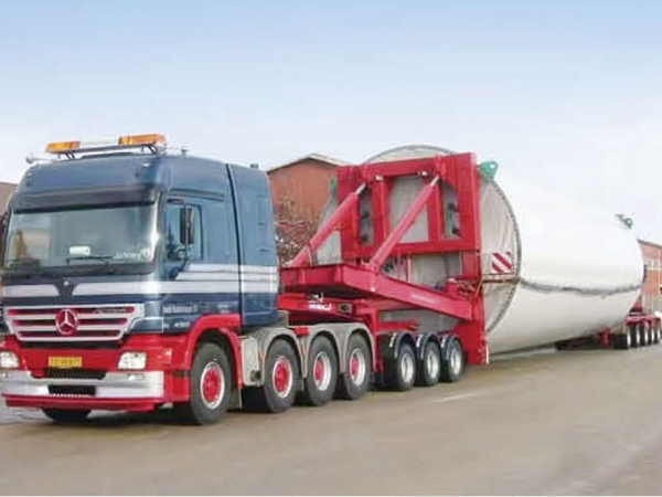 自動(dòng)裝卸式塔筒運(yùn)輸專用車